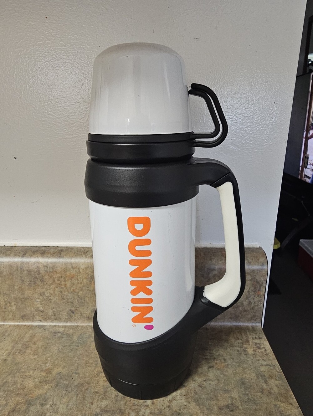 Thermos, Dunkin Donuts 32 oz Insulated, 2 Nesting Cups Vacuum Flask